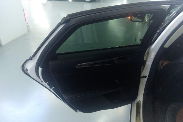 Used Ford Mondeo New Energy 2018 2.0 PHEV Smart-Controlled Fashion Edition China VI Standard Interior 8