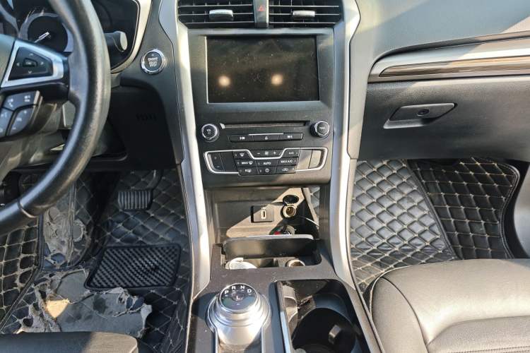 Used Ford Mondeo New Energy 2018 2.0 PHEV Smart-Controlled Fashion Edition China VI Standard Interior 8