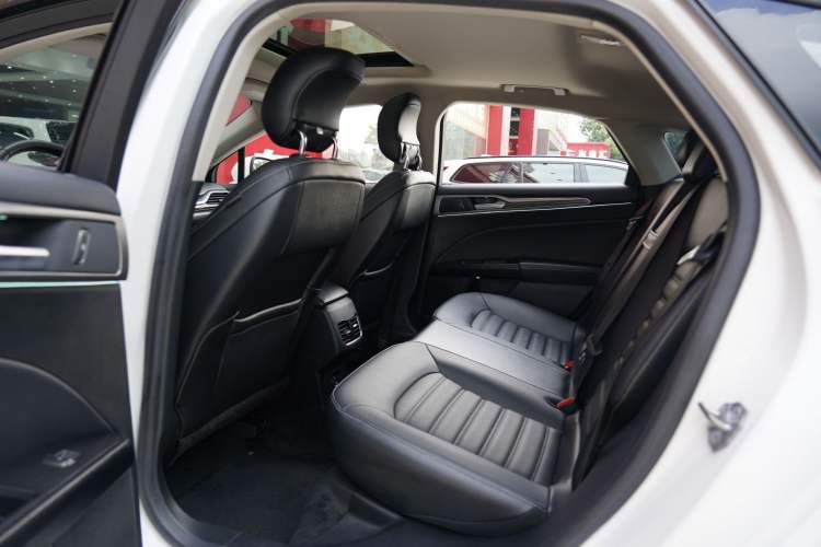 Used Ford Mondeo New Energy 2018 2.0 PHEV Smart-Controlled Fashion Edition China VI Standard Interior 9