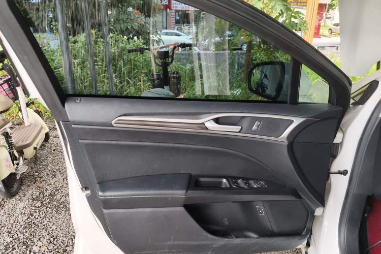 Used Ford Mondeo New Energy 2018 2.0 PHEV Smart-Controlled Fashion Edition China VI Standard Left Front Door Interior
