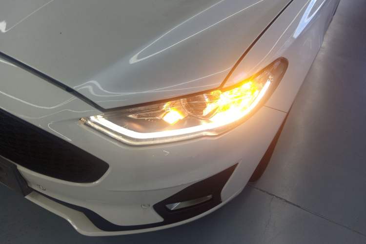 Used Ford Mondeo New Energy 2018 2.0 PHEV Smart-Controlled Fashion Edition China VI Standard Left Front Headlight