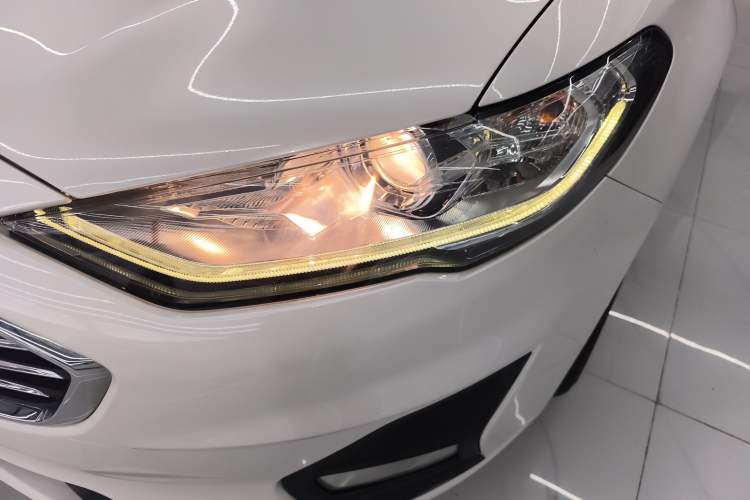 Used Ford Mondeo New Energy 2018 2.0 PHEV Smart-Controlled Fashion Edition China VI Standard Left Front Headlight