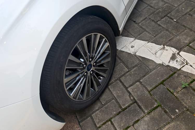 Used Ford Mondeo New Energy 2018 2.0 PHEV Smart-Controlled Fashion Edition China VI Standard Left Front Wheel Hub