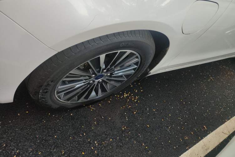 Used Ford Mondeo New Energy 2018 2.0 PHEV Smart-Control Luxury Version China VI Standard Left Front Wheel Hub