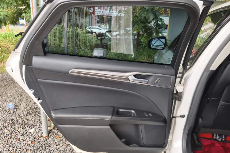 Used Ford Mondeo New Energy 2018 2.0 PHEV Smart-Controlled Fashion Edition China VI Standard Left Rear Door Interior
