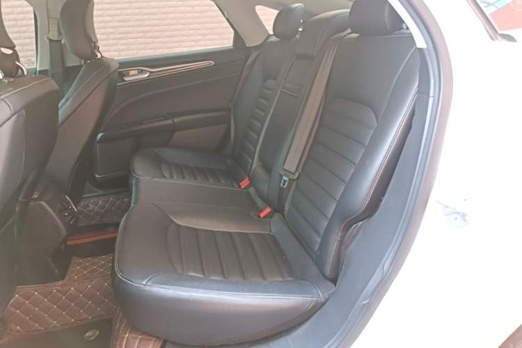 Used Ford Mondeo New Energy 2018 2.0 PHEV Smart-Controlled Fashion Edition China VI Standard Left Rear Seat