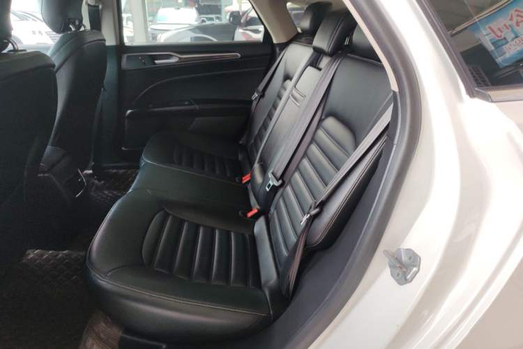 Used Ford Mondeo New Energy 2018 2.0 PHEV Smart-Controlled Fashion Edition China VI Standard Left Rear Seat