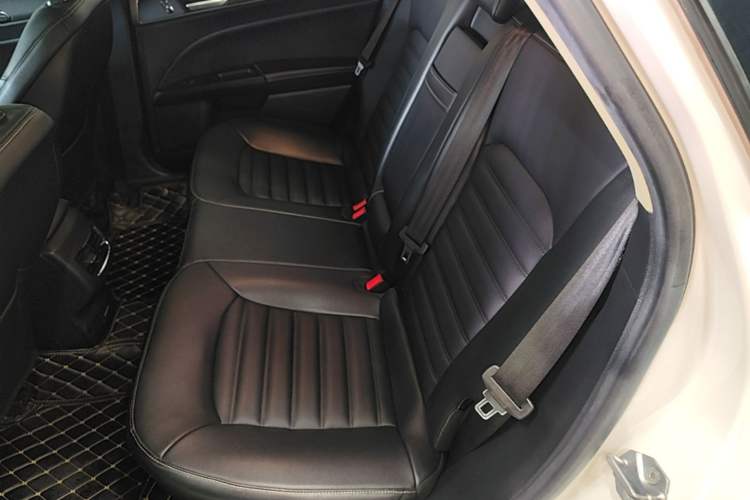 Used Ford Mondeo New Energy 2018 2.0 PHEV Smart-Controlled Fashion Edition China VI Standard Left Rear Seat