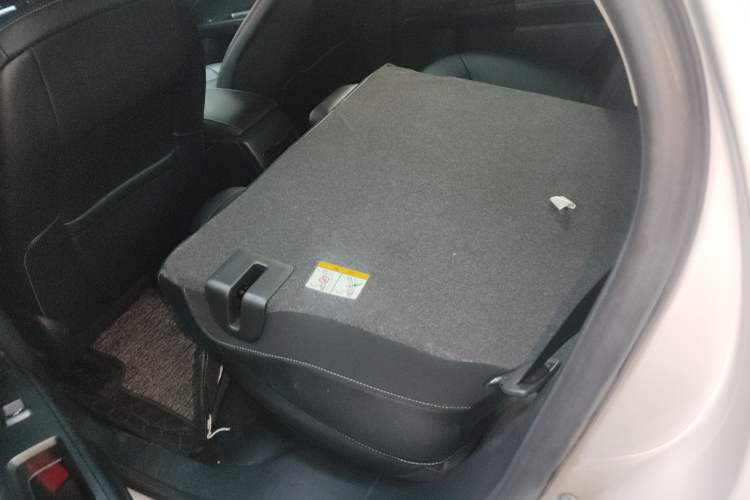 Used Ford Mondeo New Energy 2018 2.0 PHEV Smart-Control Luxury Version China VI Standard Left Rear Seat