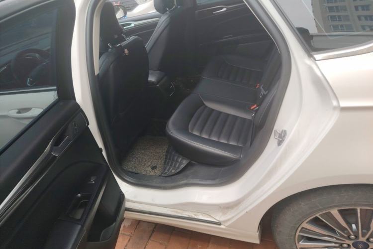 Used Ford Mondeo New Energy 2018 2.0 PHEV Smart-Controlled Fashion Edition China VI Standard Left Rear Seat