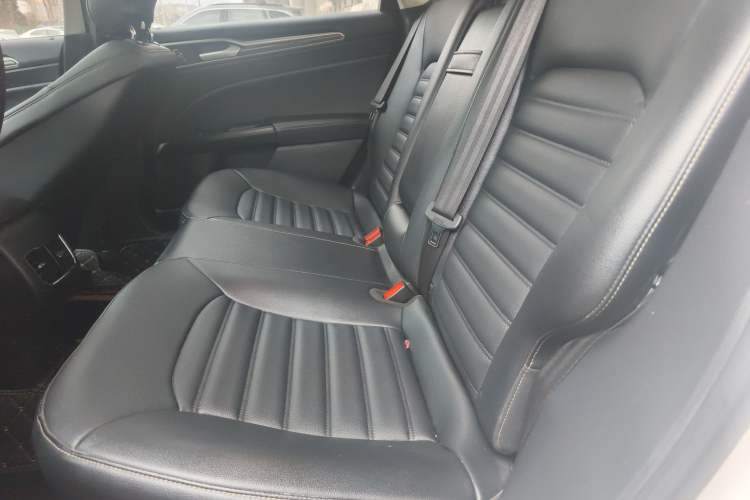 Used Ford Mondeo New Energy 2018 2.0 PHEV Smart-Controlled Fashion Edition China VI Standard Left Rear Seat
