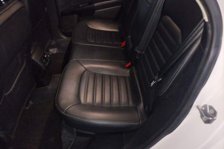 Used Ford Mondeo New Energy 2018 2.0 PHEV Smart-Controlled Fashion Edition China VI Standard Left Rear Seat