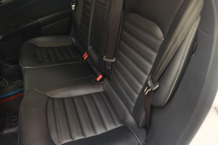 Used Ford Mondeo New Energy 2018 2.0 PHEV Smart-Controlled Fashion Edition China V Standard Left Rear Seat