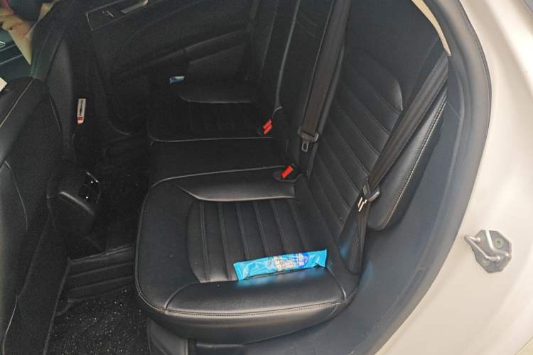 Used Ford Mondeo New Energy 2018 2.0 PHEV Smart-Controlled Fashion Edition China VI Standard Left Rear Seat