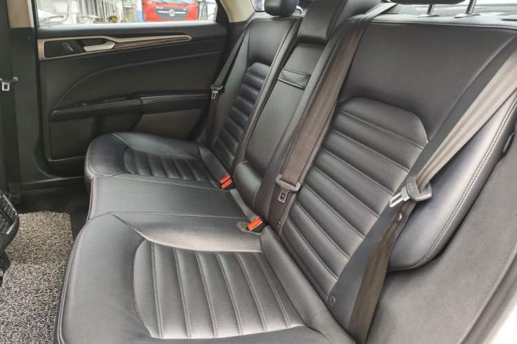 Used Ford Mondeo New Energy 2018 2.0 PHEV Smart-Controlled Fashion Edition China VI Standard Left Rear Seat