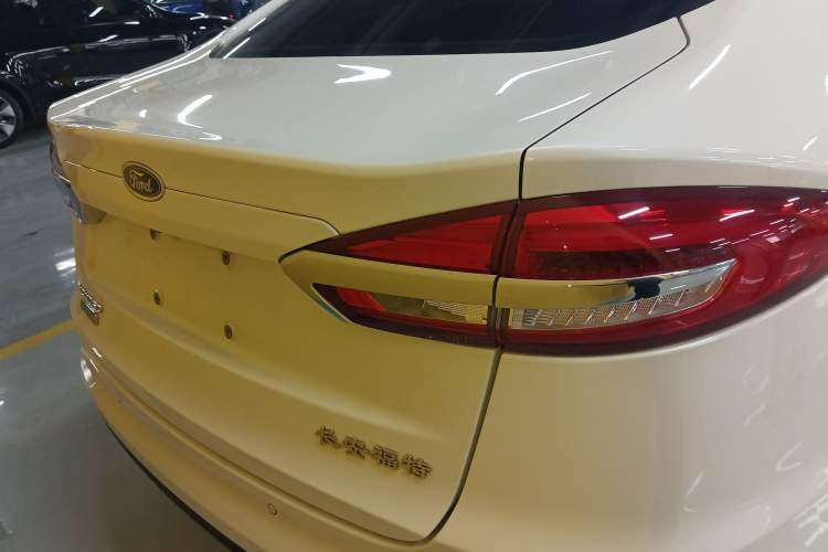 Used Ford Mondeo New Energy 2018 2.0 PHEV Smart-Controlled Fashion Edition China VI Standard Rear