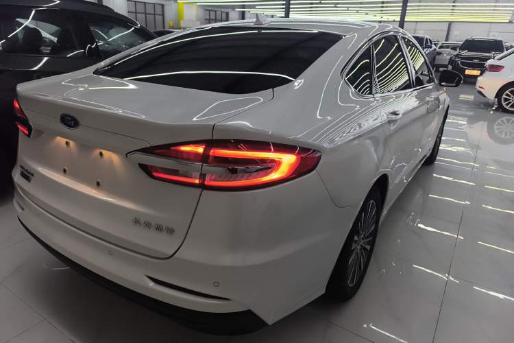 Used Ford Mondeo New Energy 2018 2.0 PHEV Smart-Controlled Fashion Edition China VI Standard Rear Right 45 Deg