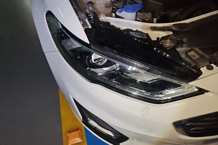 Used Ford Mondeo New Energy 2018 2.0 PHEV Smart-Control Luxury Version China VI Standard Right Front Headlight