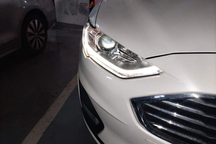 Used Ford Mondeo New Energy 2018 2.0 PHEV Smart-Controlled Fashion Edition China VI Standard Right Front Headlight