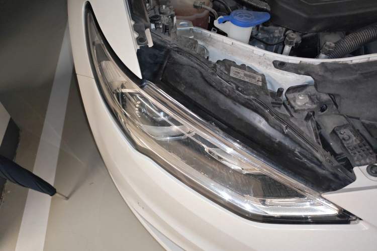 Used Ford Mondeo New Energy 2018 2.0 PHEV ZhiZun Flagship Version Right Front Headlight