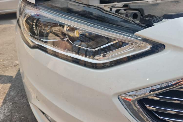 Used Ford Mondeo New Energy 2018 2.0 PHEV Smart-Control Luxury Version China V Standard Right Front Headlight