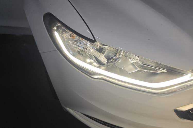 Used Ford Mondeo New Energy 2018 2.0 PHEV Smart-Controlled Fashion Edition China V Standard Right Front Headlight