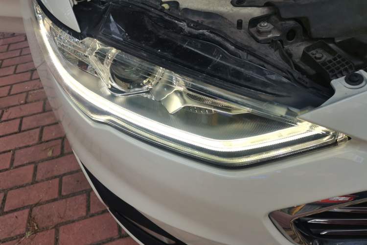 Used Ford Mondeo New Energy 2018 2.0 PHEV Smart-Controlled Fashion Edition China V Standard Right Front Headlight