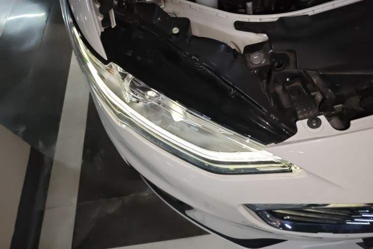Used Ford Mondeo New Energy 2018 2.0 PHEV Smart-Controlled Fashion Edition China V Standard Right Front Headlight