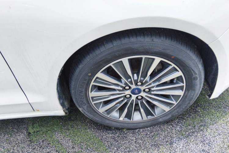 Used Ford Mondeo New Energy 2018 2.0 PHEV ZhiShang Trim Right Front Wheel Hub