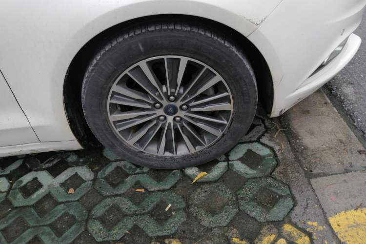 Used Ford Mondeo New Energy 2018 2.0 PHEV Zhihao Trim Right Front Wheel Hub
