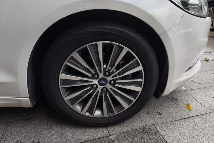 Used Ford Mondeo New Energy 2018 2.0 PHEV Zhihao Trim Right Front Wheel Hub