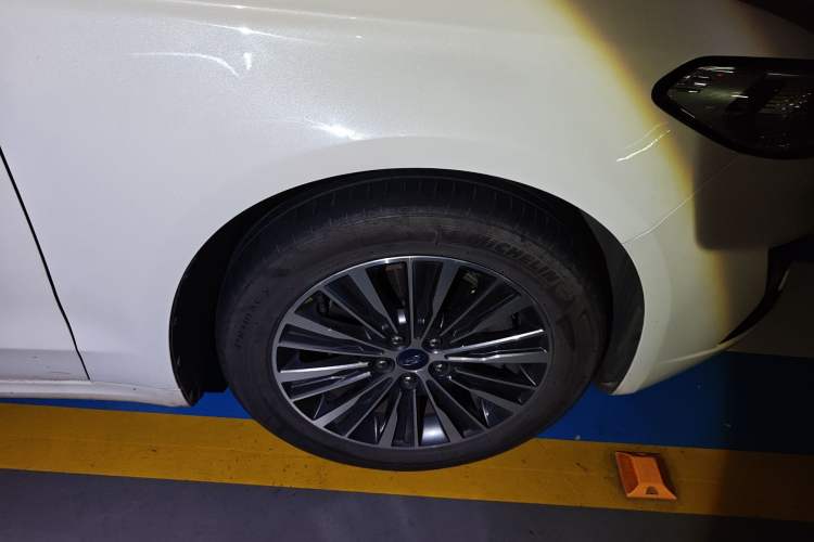 Used Ford Mondeo New Energy 2018 2.0 PHEV Smart-Control Luxury Version China VI Standard Right Front Wheel Hub