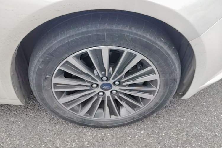 Used Ford Mondeo New Energy 2018 2.0 PHEV ZhiShang Trim Right Front Wheel Hub