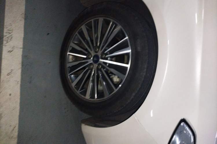 Used Ford Mondeo New Energy 2018 2.0 PHEV Smart-Controlled Fashion Edition China VI Standard Right Front Wheel Hub
