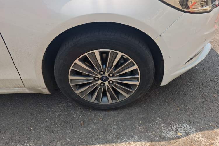 Used Ford Mondeo New Energy 2018 2.0 PHEV Smart-Control Luxury Version China V Standard Right Front Wheel Hub