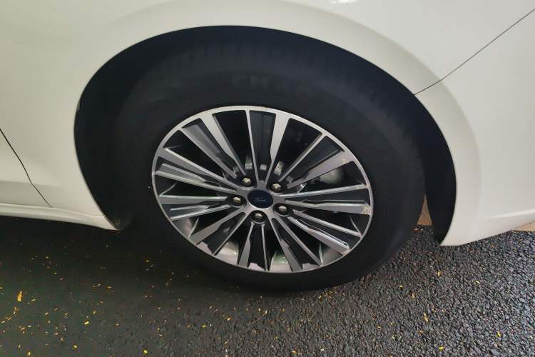 Used Ford Mondeo New Energy 2018 2.0 PHEV Smart-Control Luxury Version China V Standard Right Front Wheel Hub
