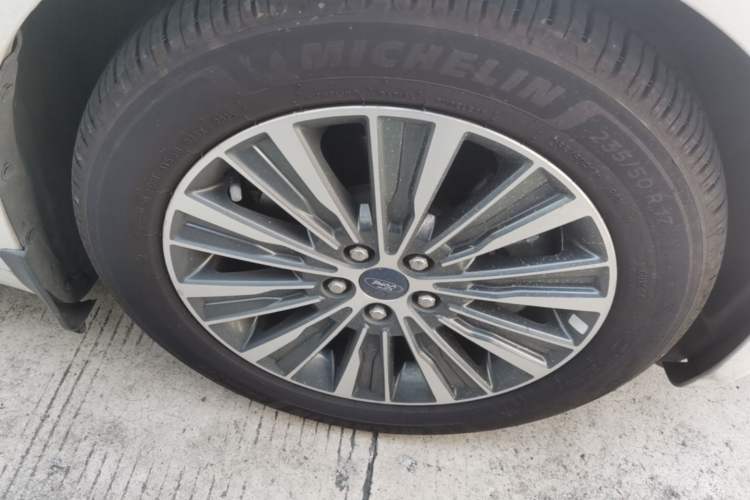 Used Ford Mondeo New Energy 2018 2.0 PHEV Smart-Controlled Fashion Edition China VI Standard Right Front Wheel Hub