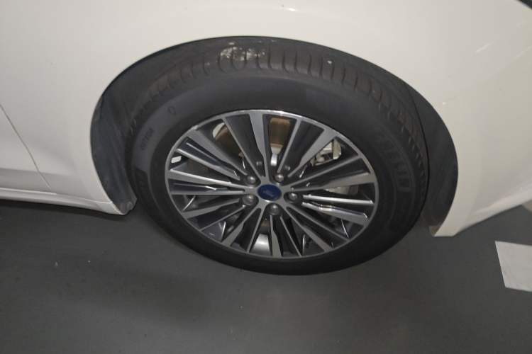Used Ford Mondeo New Energy 2018 2.0 PHEV Smart-Controlled Fashion Edition China V Standard Right Front Wheel Hub