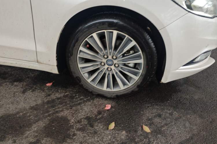 Used Ford Mondeo New Energy 2018 2.0 PHEV Zhihao Trim Right Front Wheel Hub