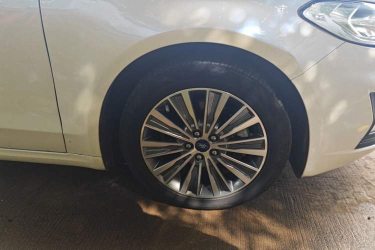 Used Ford Mondeo New Energy 2018 2.0 PHEV Smart-Controlled Fashion Edition China VI Standard Right Front Wheel Hub