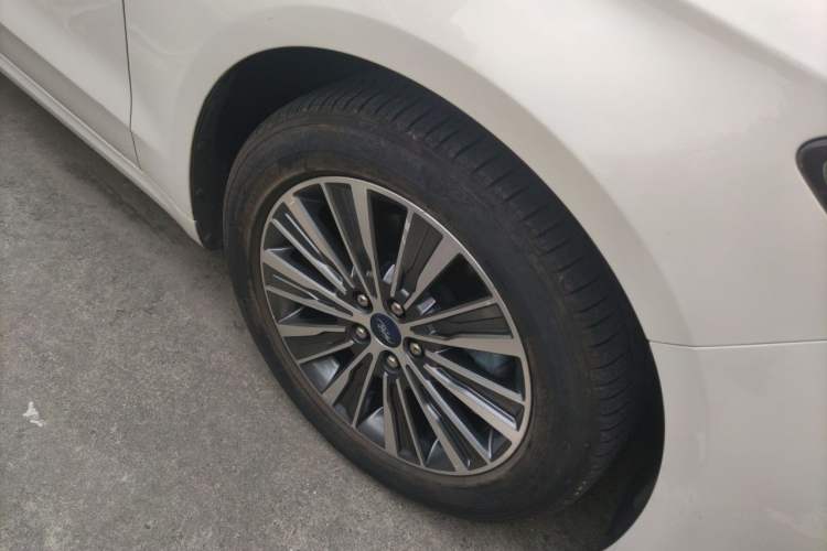 Used Ford Mondeo New Energy 2018 2.0 PHEV Smart-Controlled Fashion Edition China VI Standard Right Front Wheel Hub