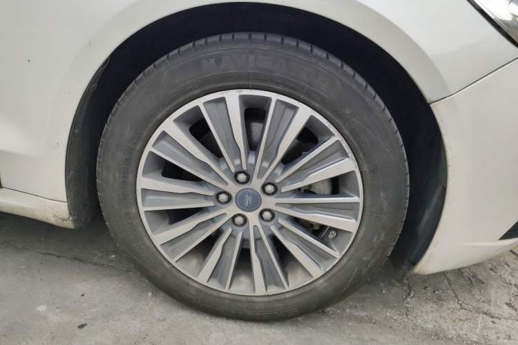 Used Ford Mondeo New Energy 2018 2.0 PHEV Smart-Controlled Fashion Edition China VI Standard Right Front Wheel Hub