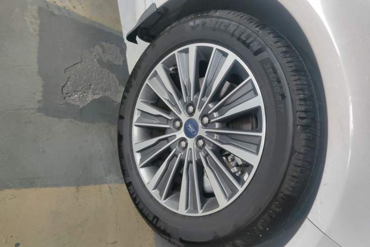 Used Ford Mondeo New Energy 2018 2.0 PHEV Smart-Controlled Fashion Edition China VI Standard Right Front Wheel Hub
