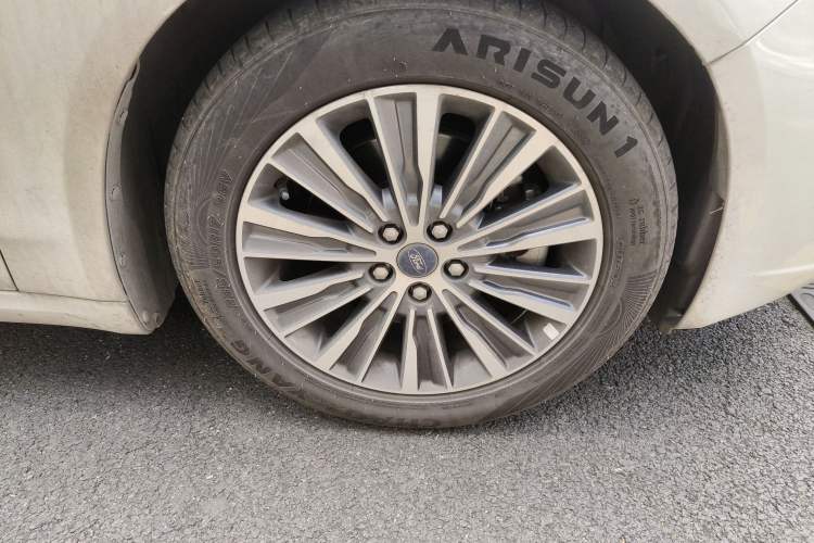 Used Ford Mondeo New Energy 2018 2.0 PHEV Smart-Controlled Fashion Edition China VI Standard Right Front Wheel Hub