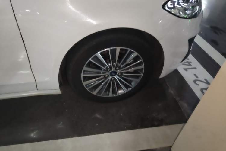 Used Ford Mondeo New Energy 2018 2.0 PHEV Smart-Controlled Fashion Edition China V Standard Right Front Wheel Hub