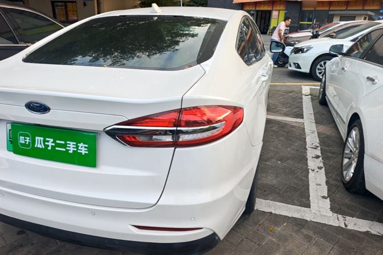 Used Ford Mondeo New Energy 2018 2.0 PHEV Smart-Controlled Fashion Edition China VI Standard Right Rear Taillight
