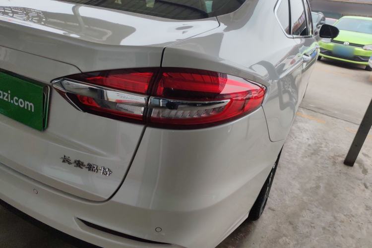 Used Ford Mondeo New Energy 2018 2.0 PHEV Smart-Controlled Fashion Edition China VI Standard Right Rear Taillight