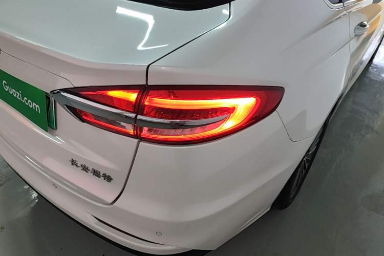 Used Ford Mondeo New Energy 2018 2.0 PHEV Smart-Controlled Fashion Edition China VI Standard Right Rear Taillight