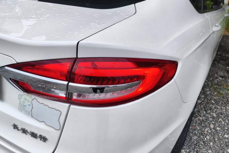 Used Ford Mondeo New Energy 2018 2.0 PHEV Smart-Controlled Fashion Edition China VI Standard Right Rear Taillight