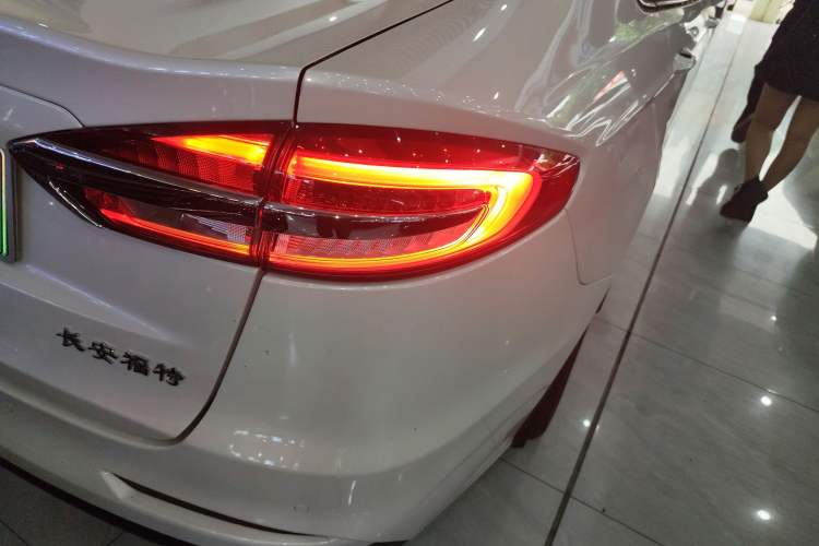 Used Ford Mondeo New Energy 2018 2.0 PHEV Smart-Controlled Fashion Edition China V Standard Right Rear Taillight